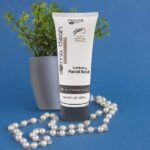 3d whitening Exfoliating Facial Scrub - 120ml